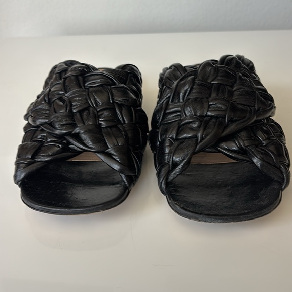 Bottega Veneta women's slides - Picture 7 of 12